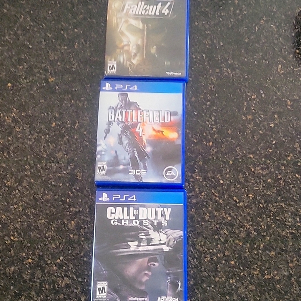 PS4 Call of Duty Ghosts/ Fallout 4 / Battlefield 4